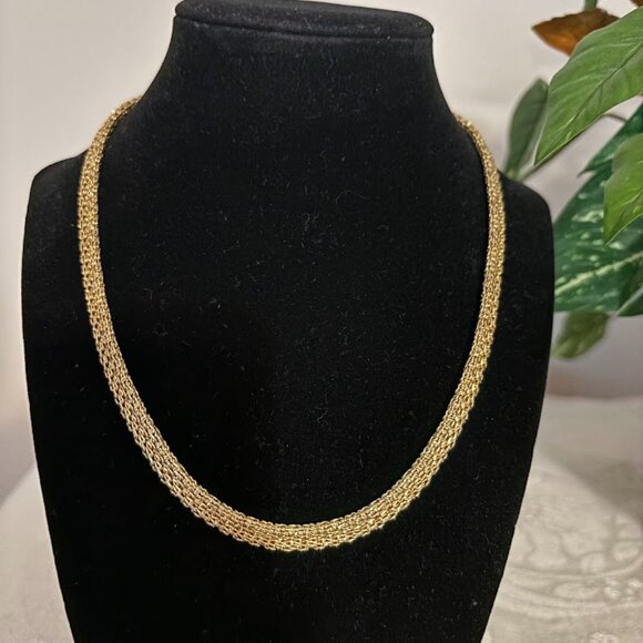 Beautiful Gold Tone Necklace (18") for any occasion